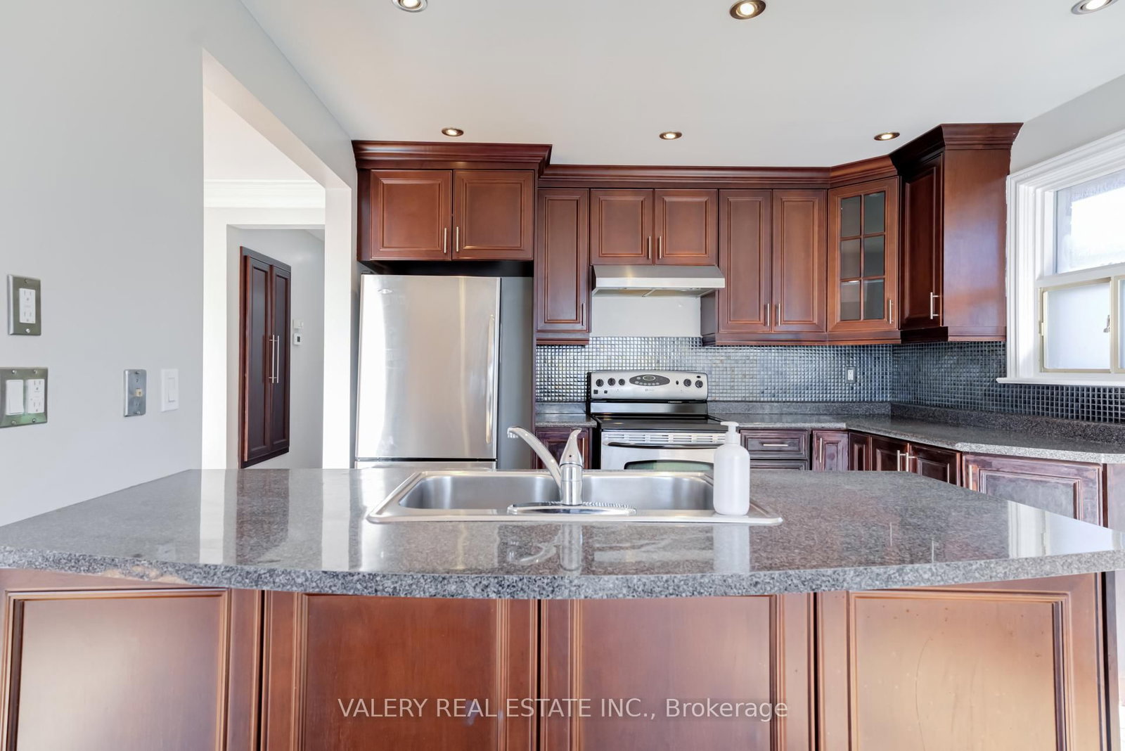 118 Dorcot Avenue, Unit MAIN - Photo 8