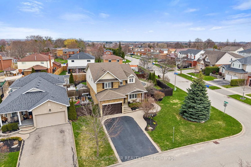9 Clayton Cres, Clarington, L1C 4P2 | Image 2