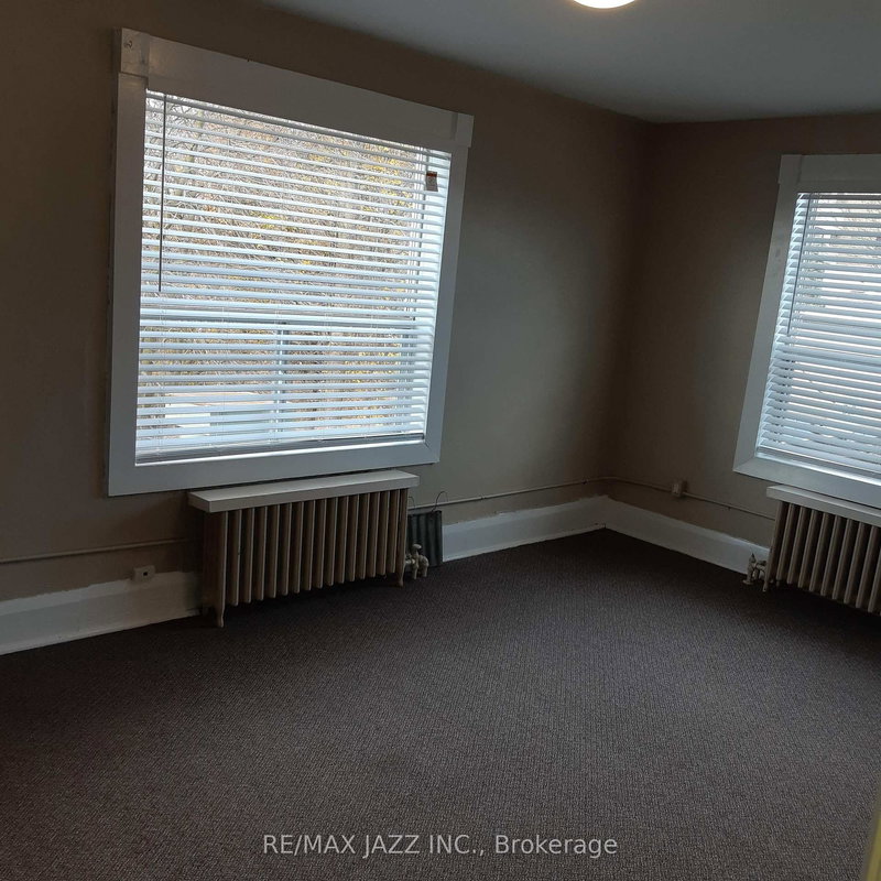 home for lease on 4-532 Simcoe Street S