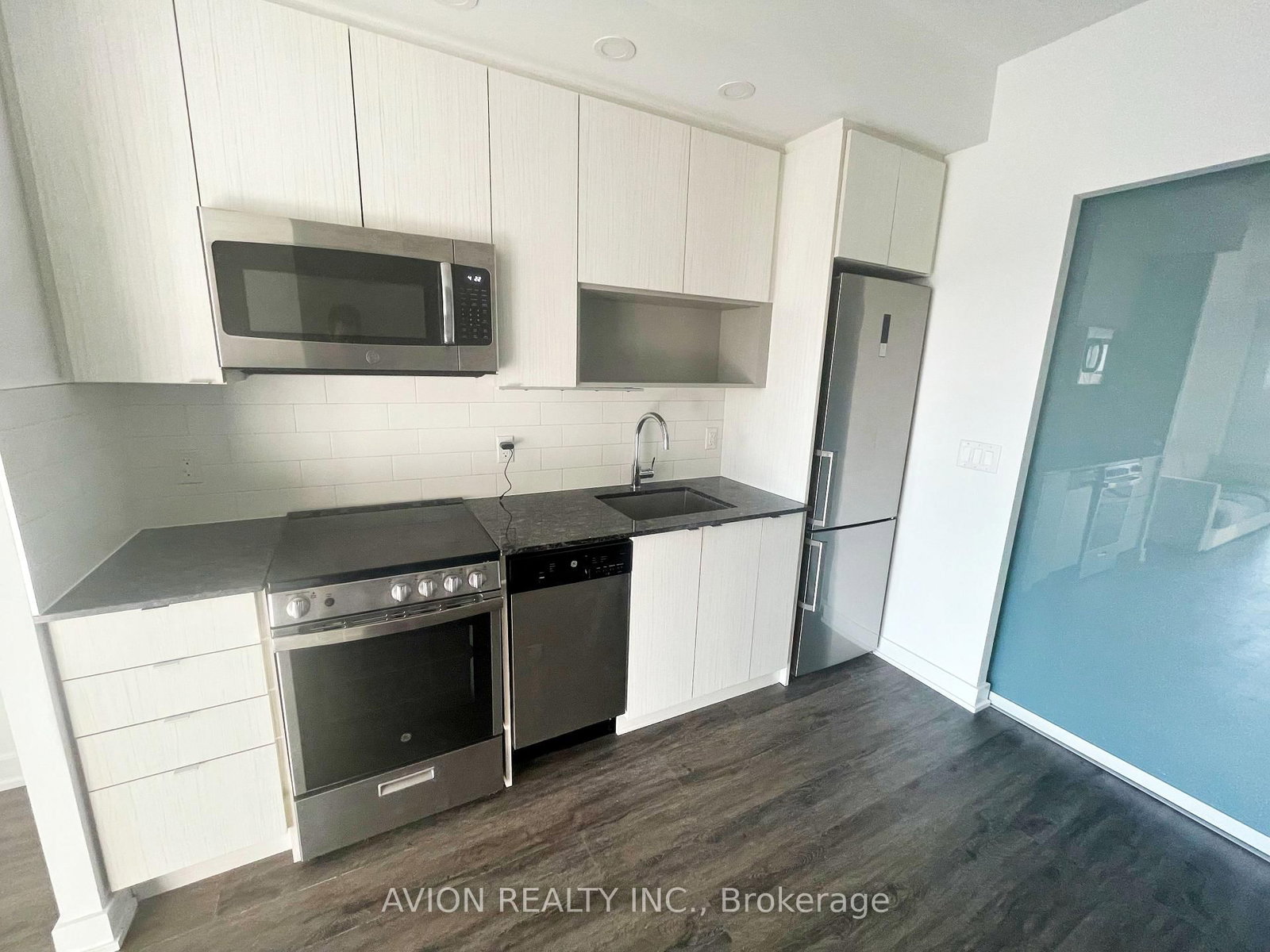 630 Greenwood Avenue, Unit 504 - Photo 11