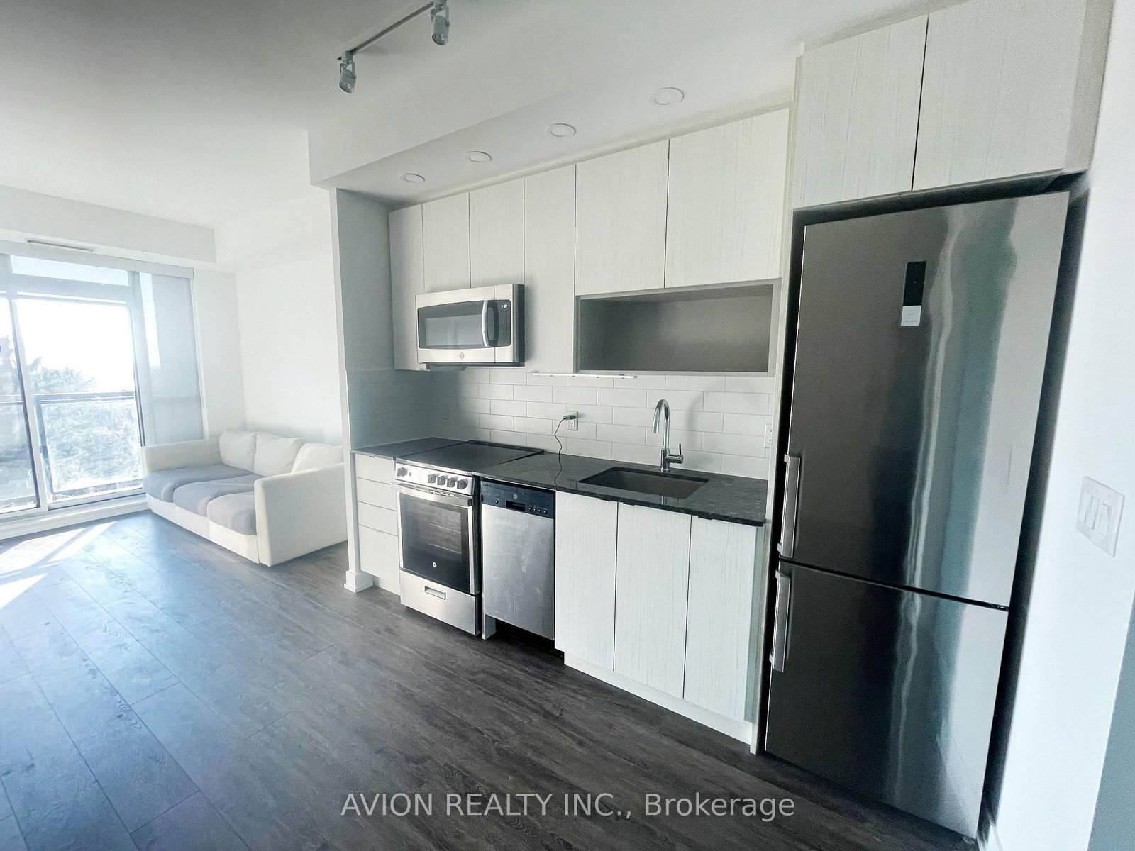 630 Greenwood Avenue, Unit 504 - Photo 7