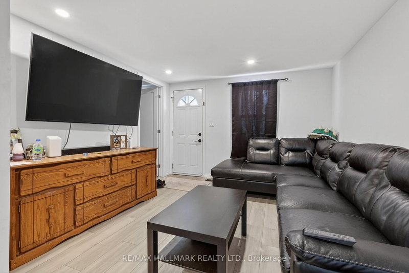 452 Montrave Ave, Oshawa, L1J 4S7 | Image 3