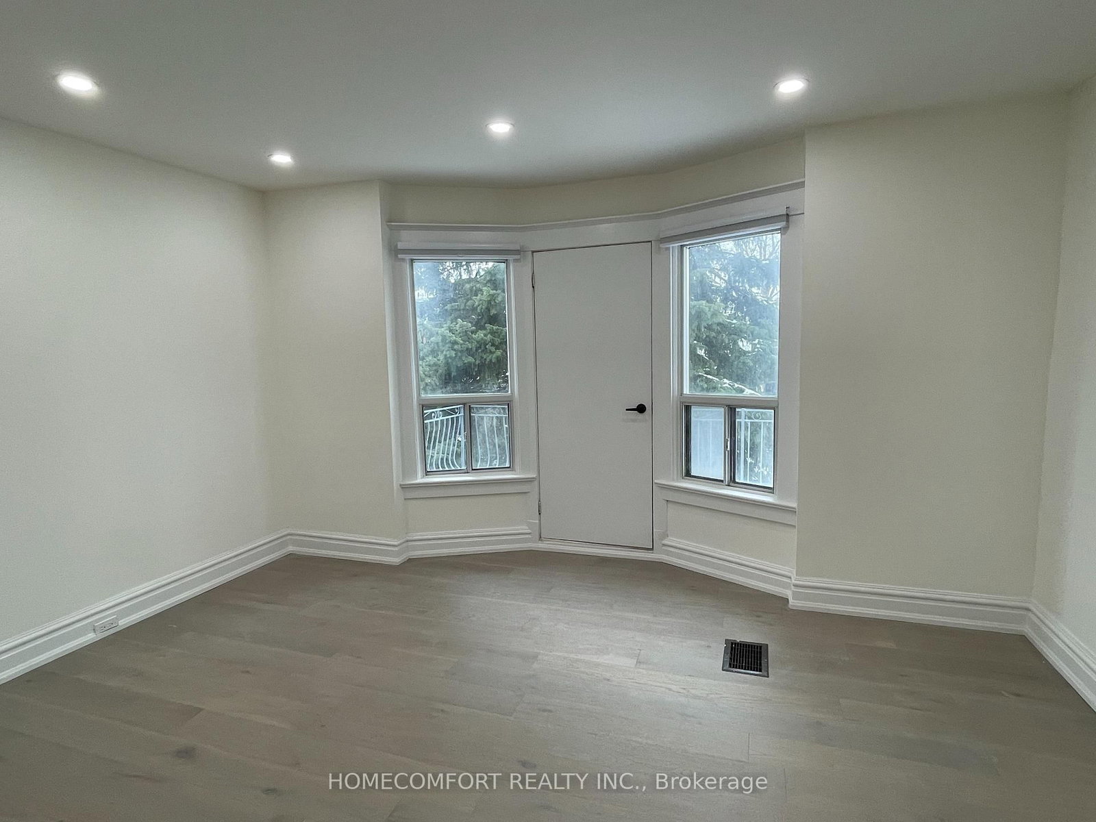 33 Strathmore Boulevard, Unit Upper - Photo 17