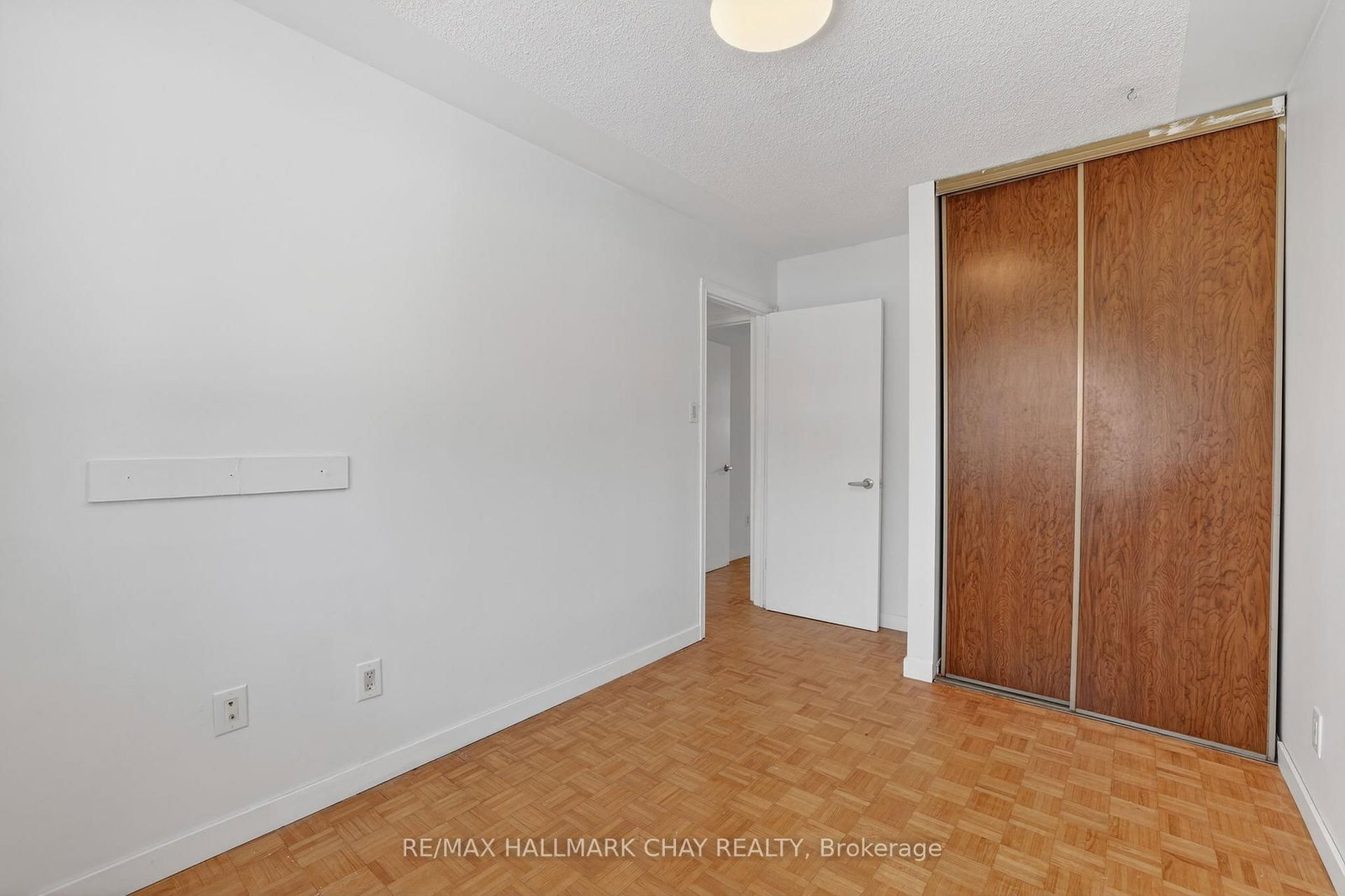 704 Brock Street S - Photo 14