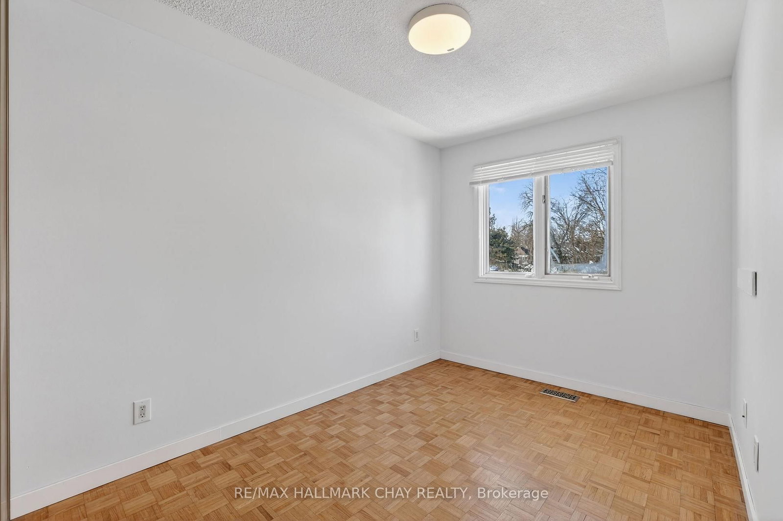 704 Brock Street S - Photo 15