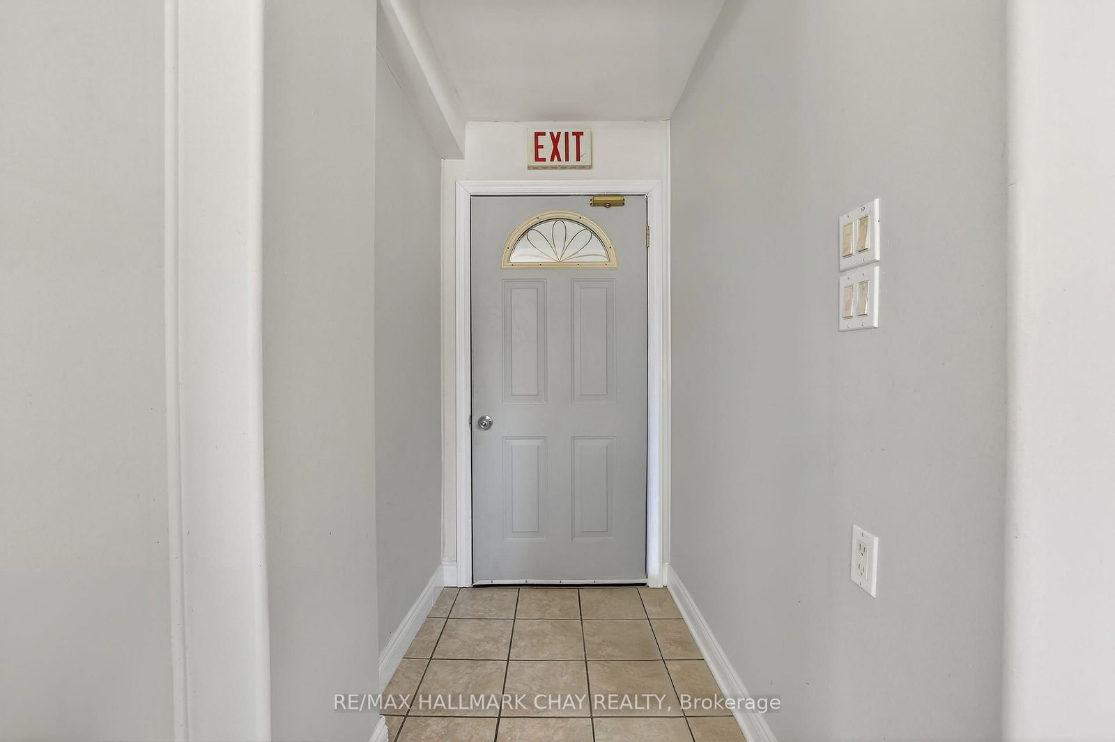 704 Brock Street S - Photo 17