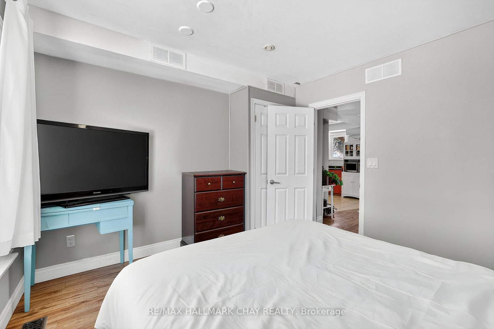 704 Brock Street S - Photo 22