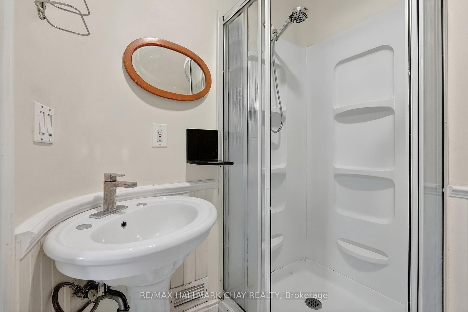 704 Brock Street S - Photo 24