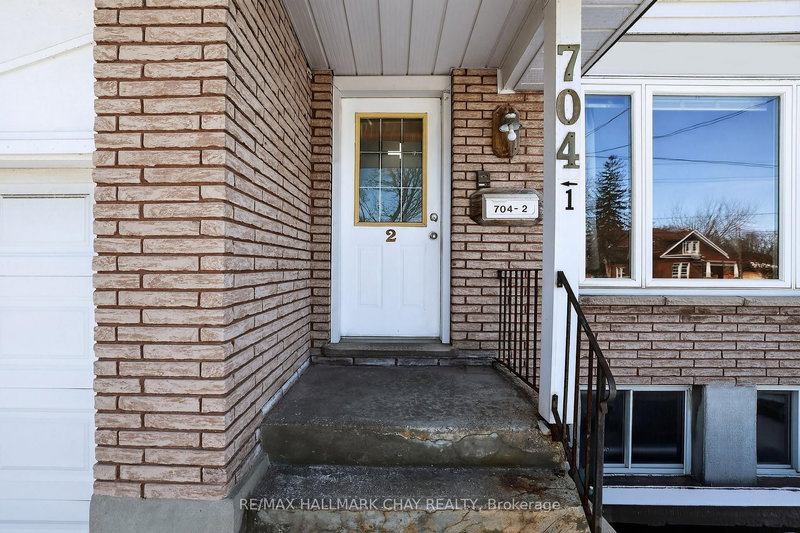 704 Brock St S, Whitby, L1N 4L2 | Image 3