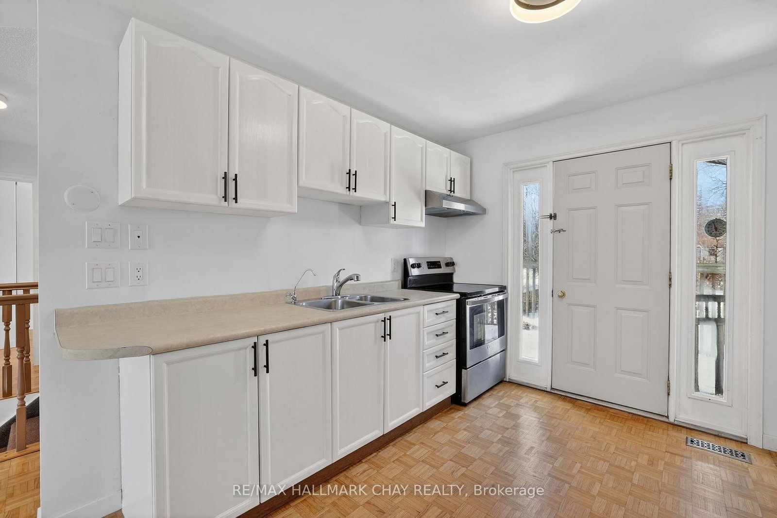 704 Brock Street S - Photo 5