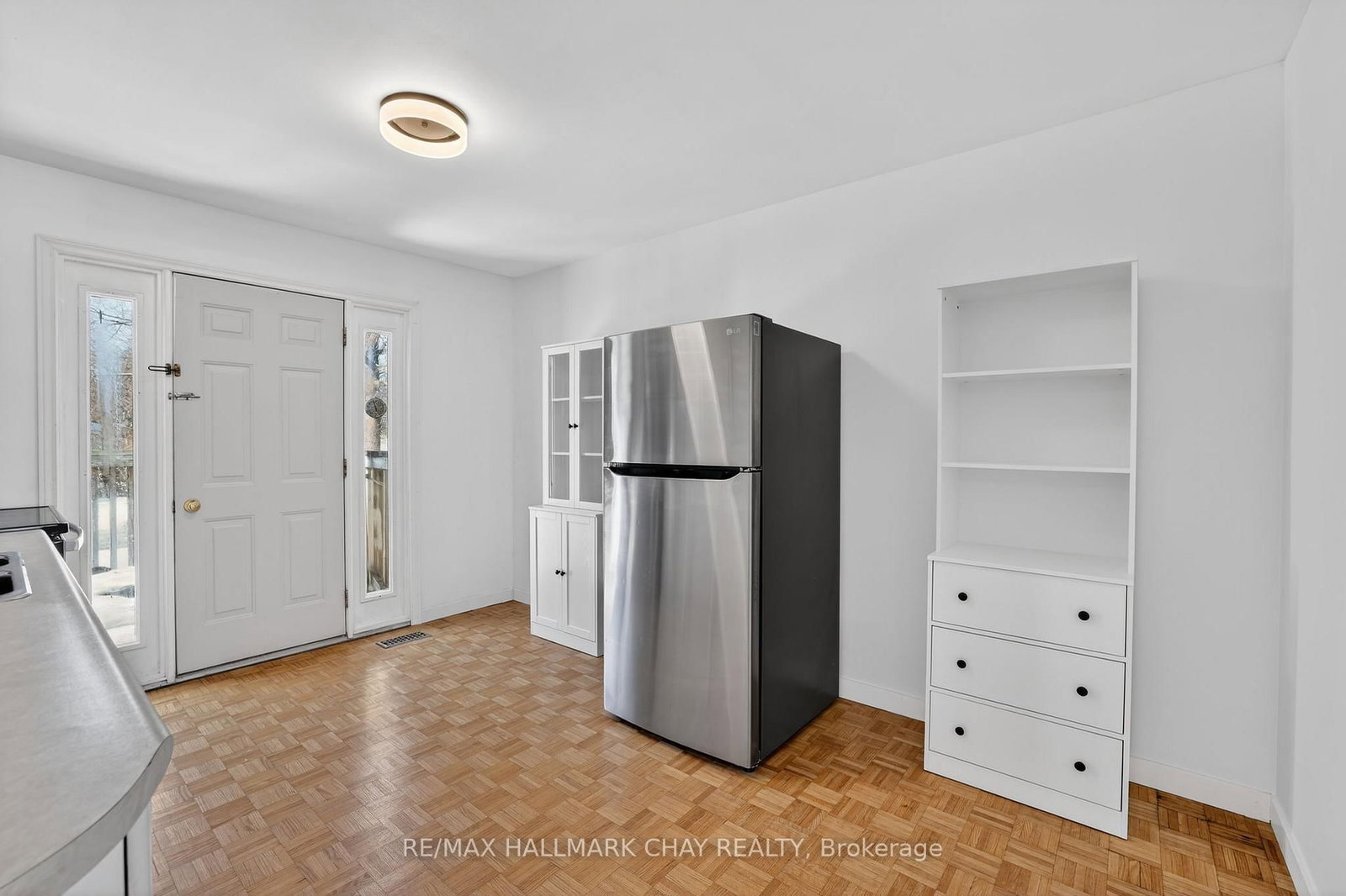 704 Brock Street S - Photo 6