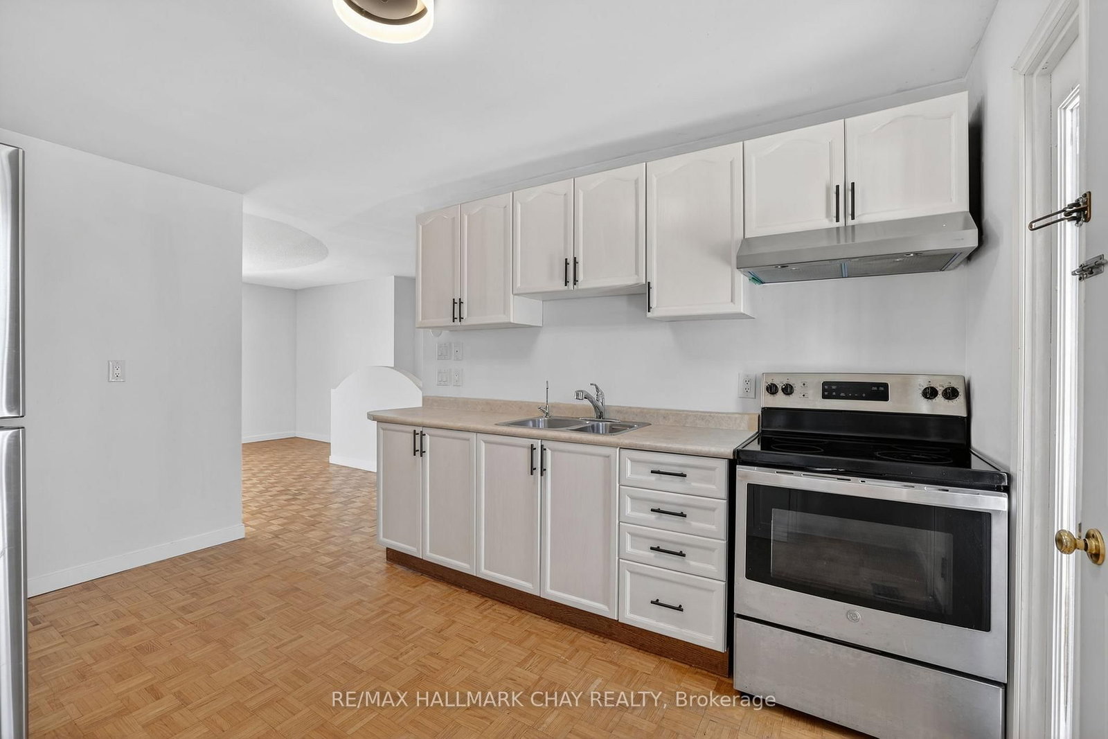 704 Brock Street S - Photo 7