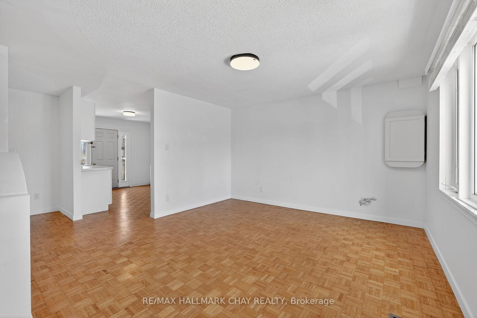 704 Brock Street S - Photo 8