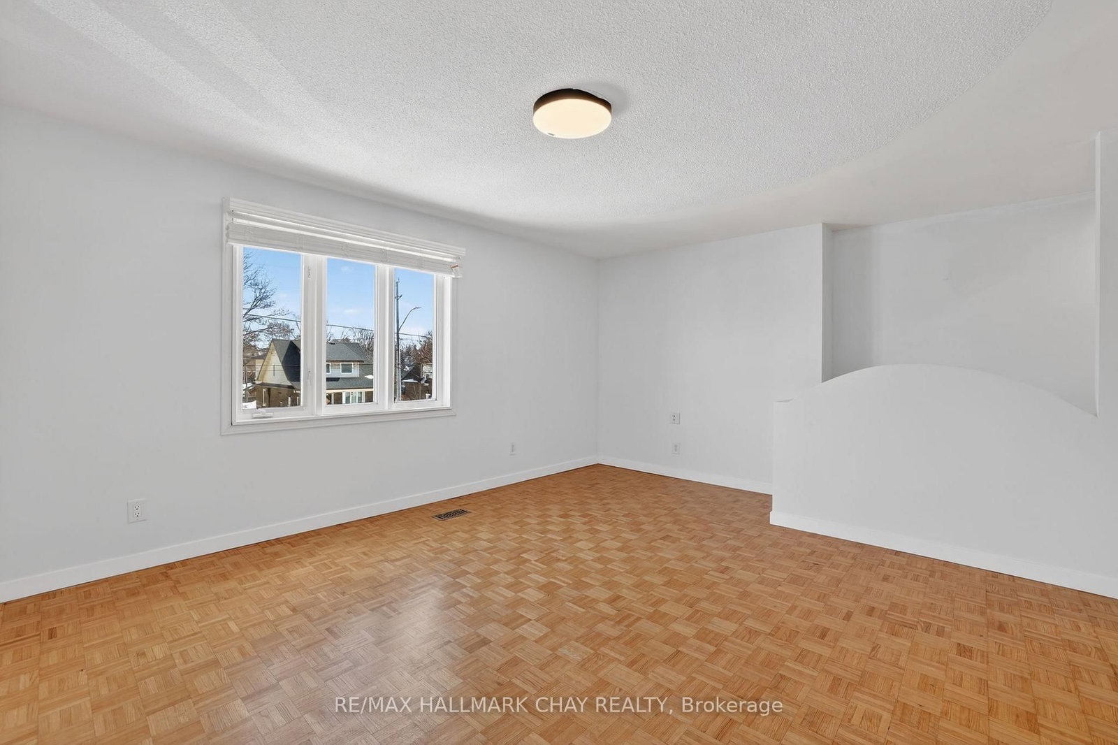 704 Brock Street S - Photo 9