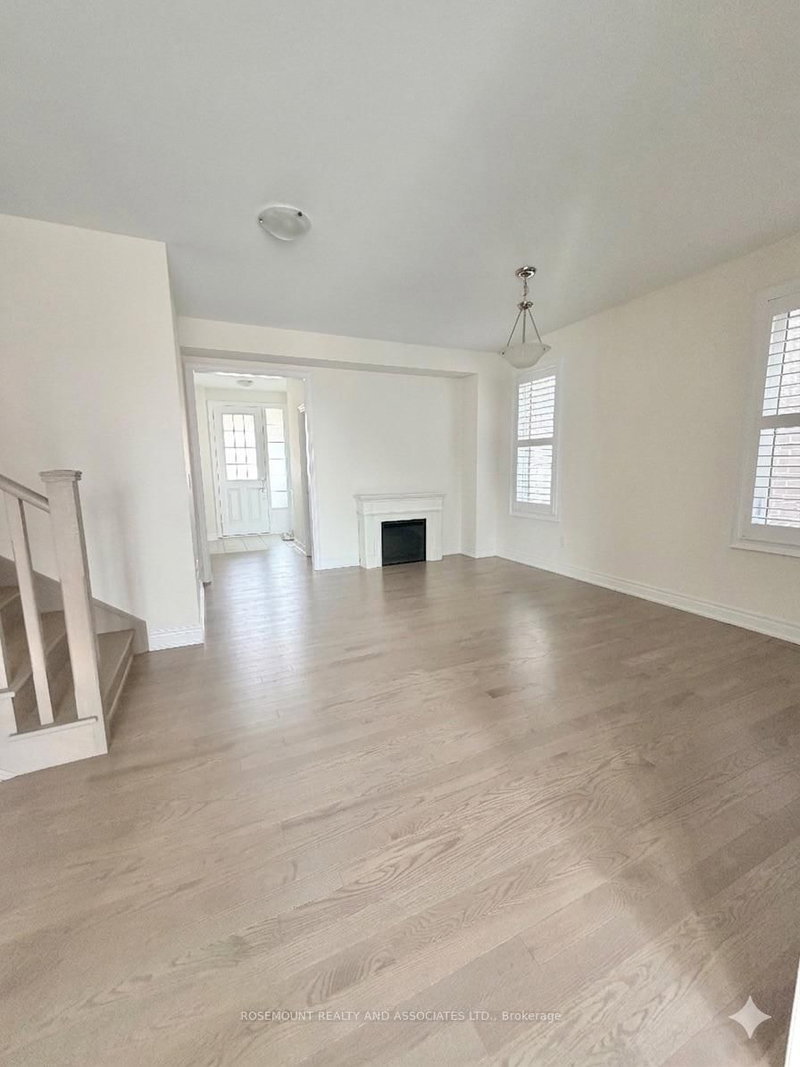 93 Wamsley Cres, Clarington, L1B 1G9 | Image 2