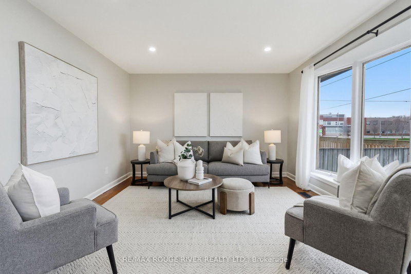 557 Shakespeare Ave, Oshawa, L1H 3H5 | Image 2