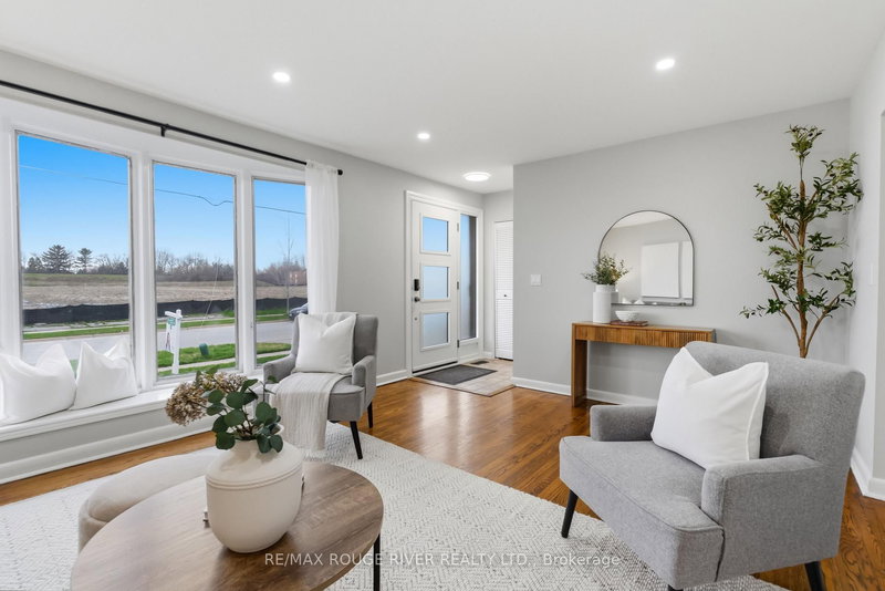 557 Shakespeare Ave, Oshawa, L1H 3H5 | Image 3