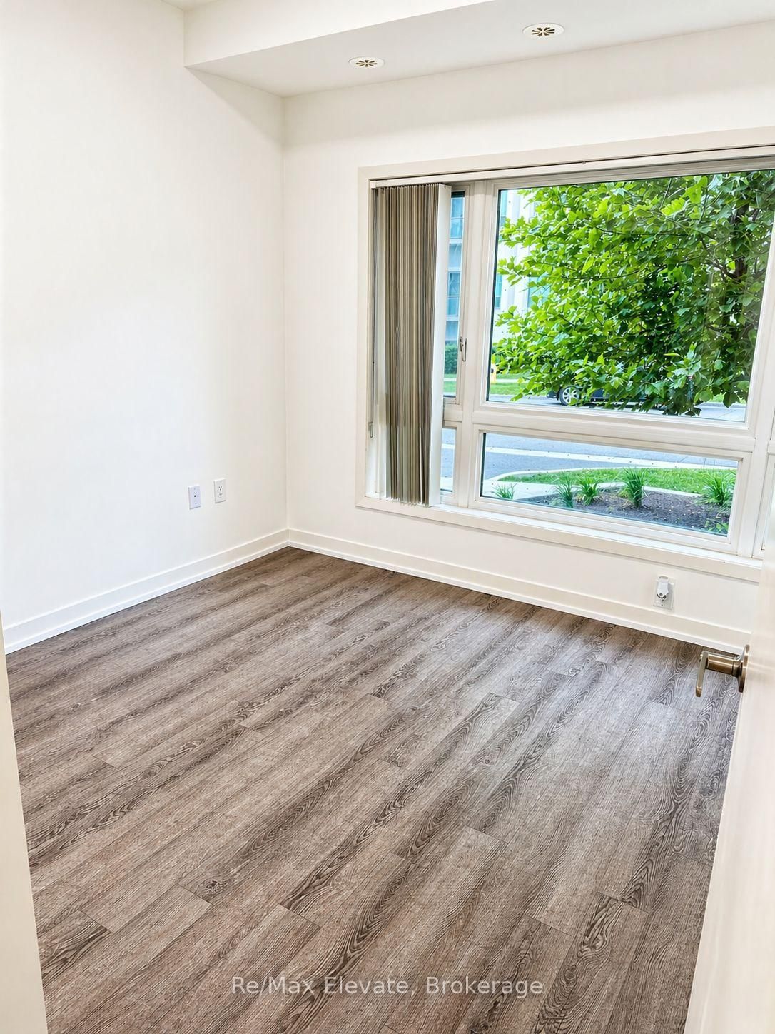 20 Orchid Place, Unit 105 - Photo 5