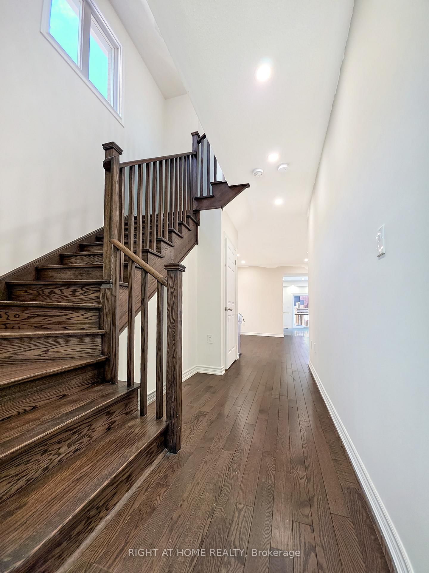 219 Fleetwood Drive - Photo 2