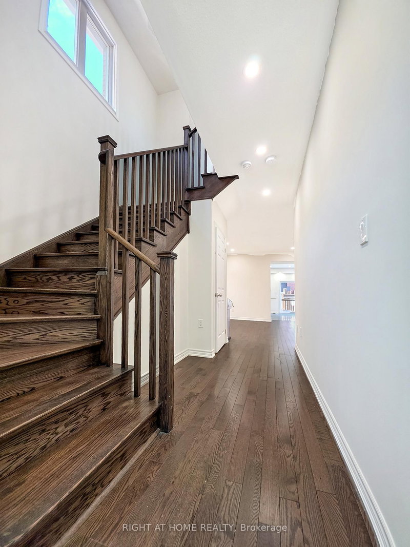 219 Fleetwood Dr, Oshawa, L1K 3E7 | Image 2