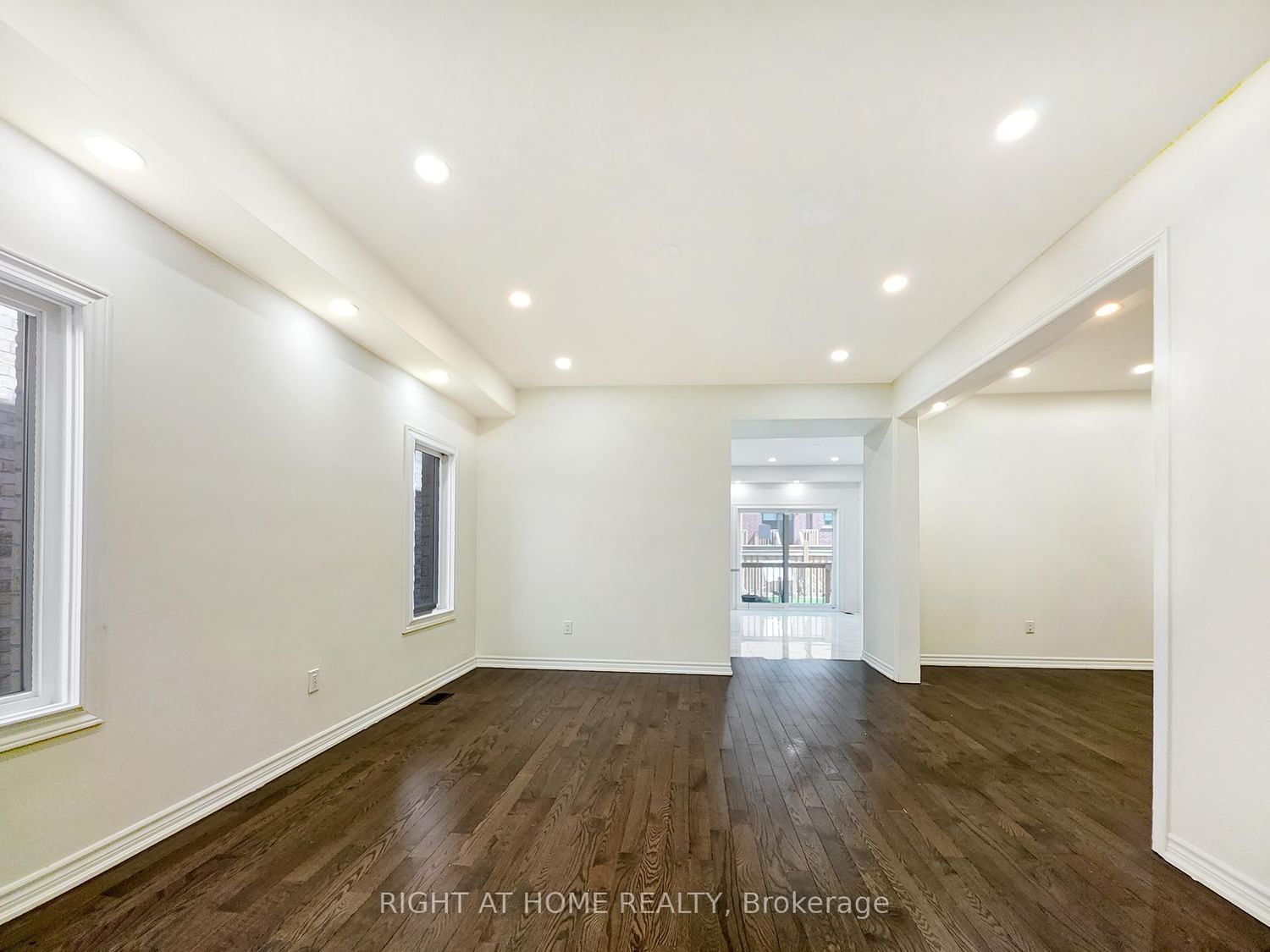 219 Fleetwood Drive - Photo 3