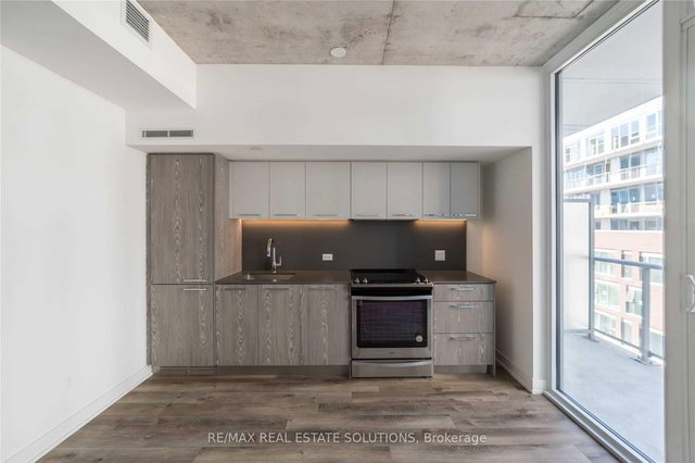 722 - 15 Baseball Place