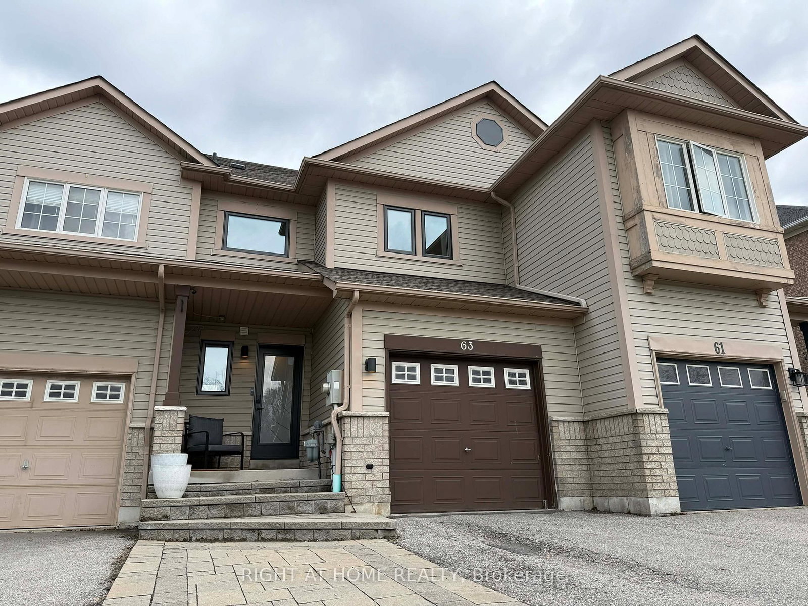 63 Candlebrook Drive S