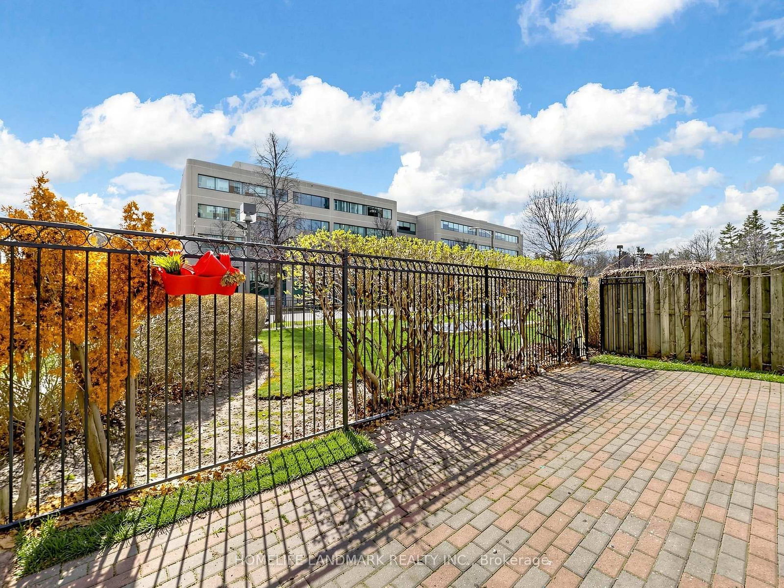 410 Mclevin Avenue, Unit 106 - Photo 26