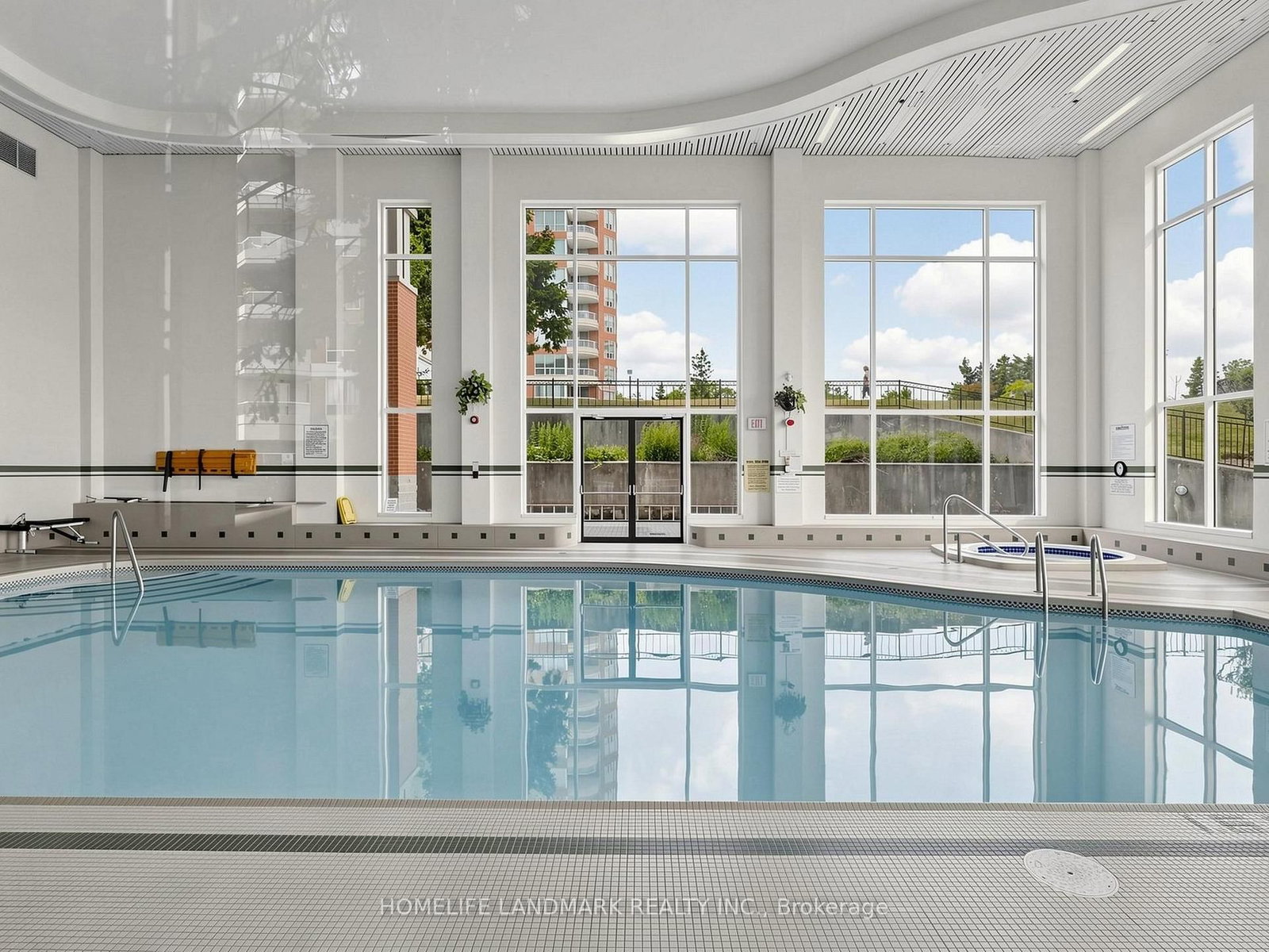 410 Mclevin Avenue, Unit 106 - Photo 29