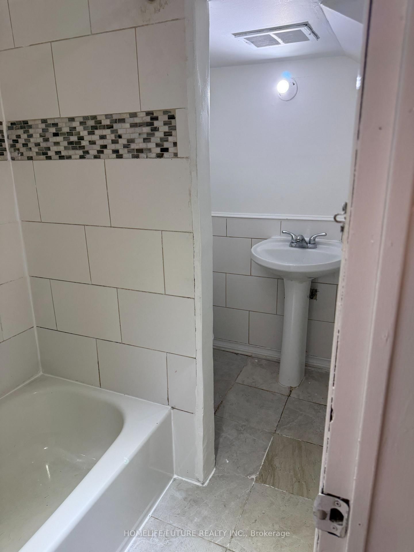 47 Carisbrooke Square, Unit Bsmt - Photo 9