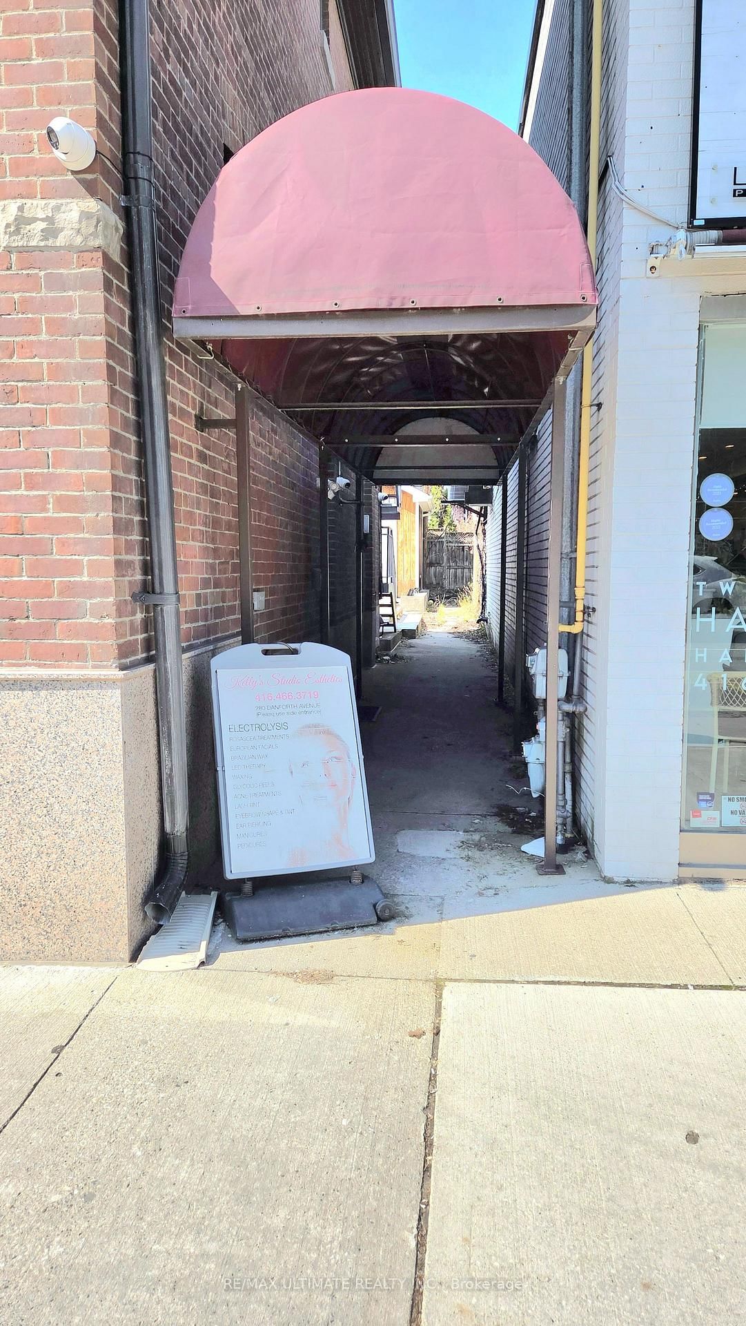 280 Danforth Avenue N - Photo 3