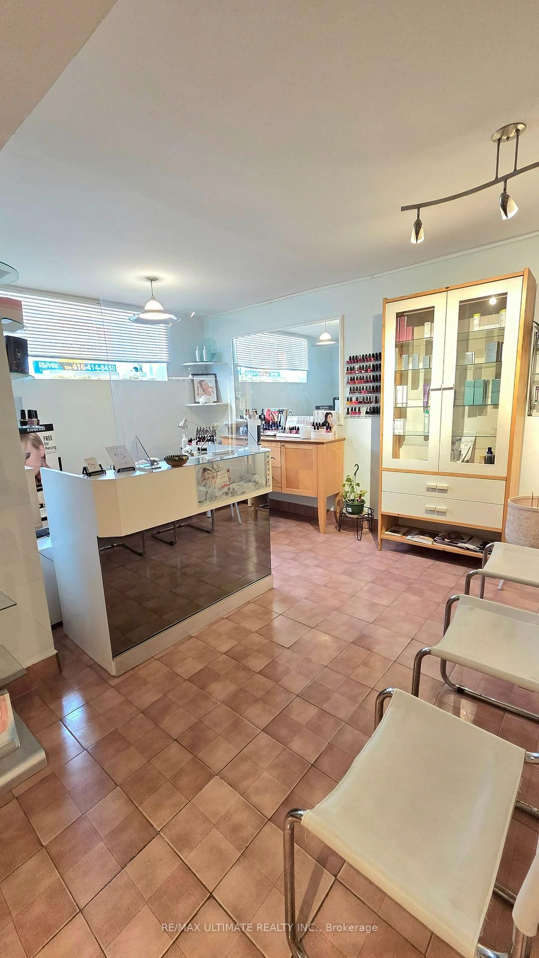 280 Danforth Avenue N - Photo 4