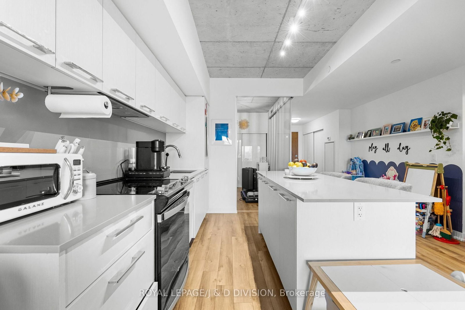 665 Queen Street E, Unit 301 - Photo 17