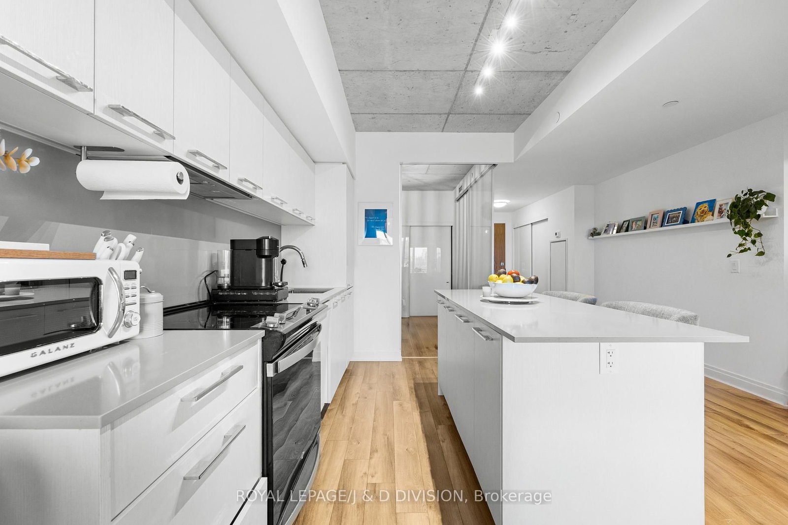 665 Queen Street E, Unit 301 - Photo 18