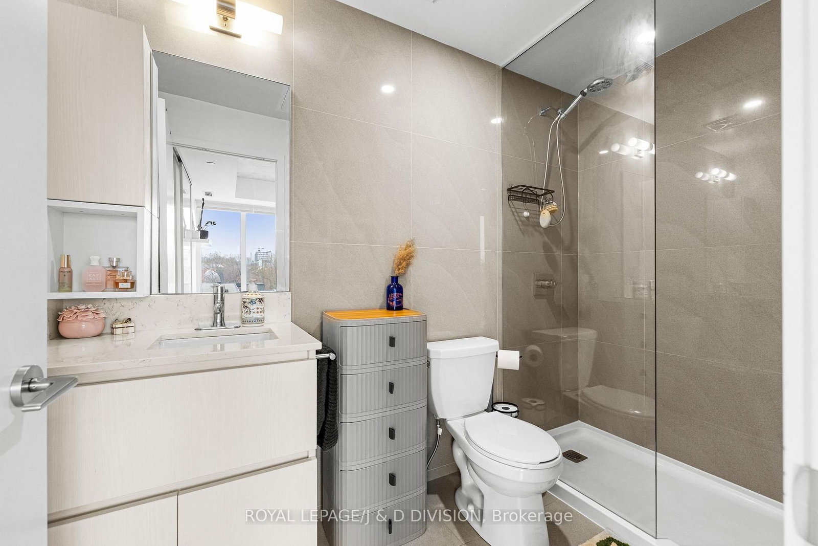 665 Queen Street E, Unit 301 - Photo 31