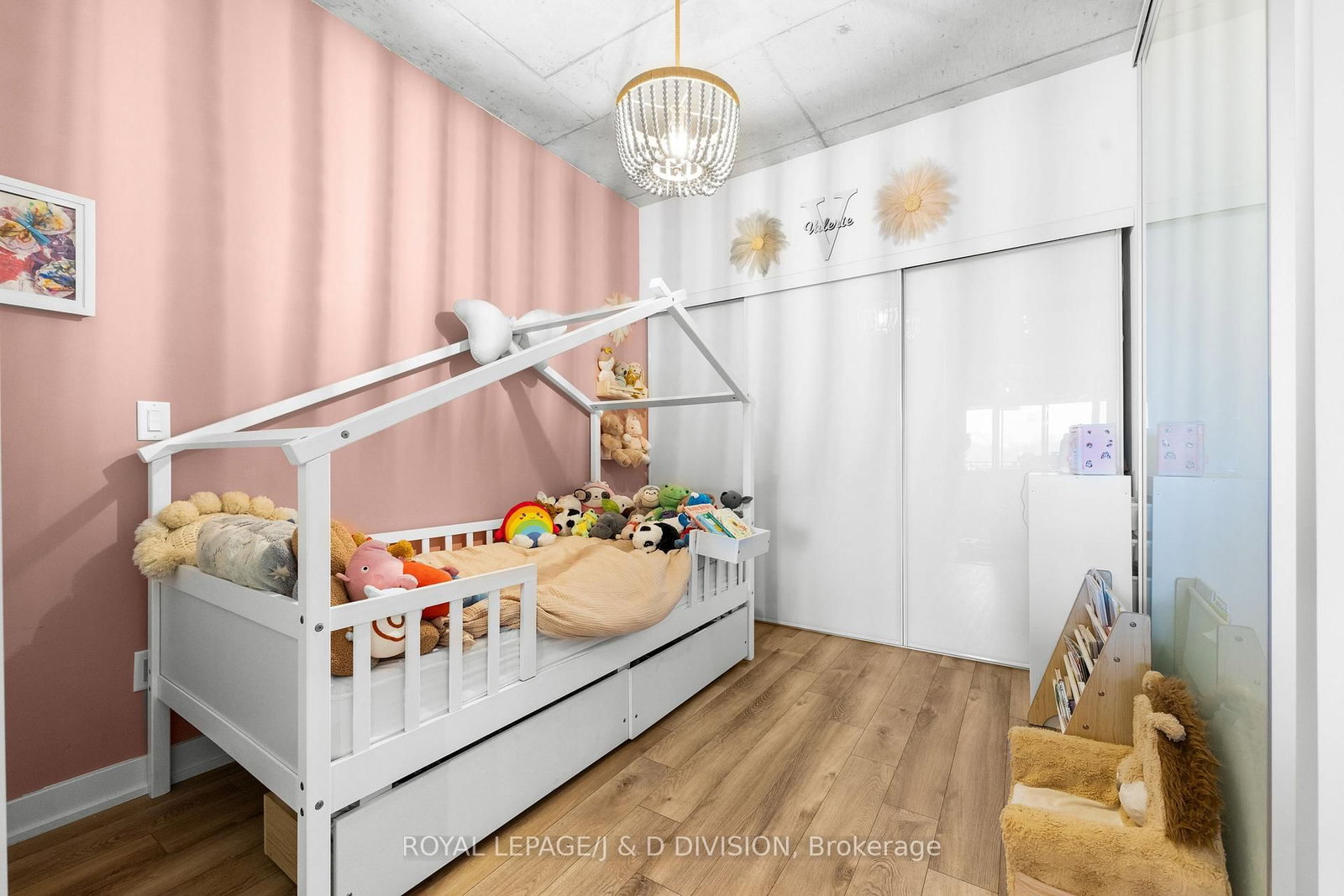 665 Queen Street E, Unit 301 - Photo 33