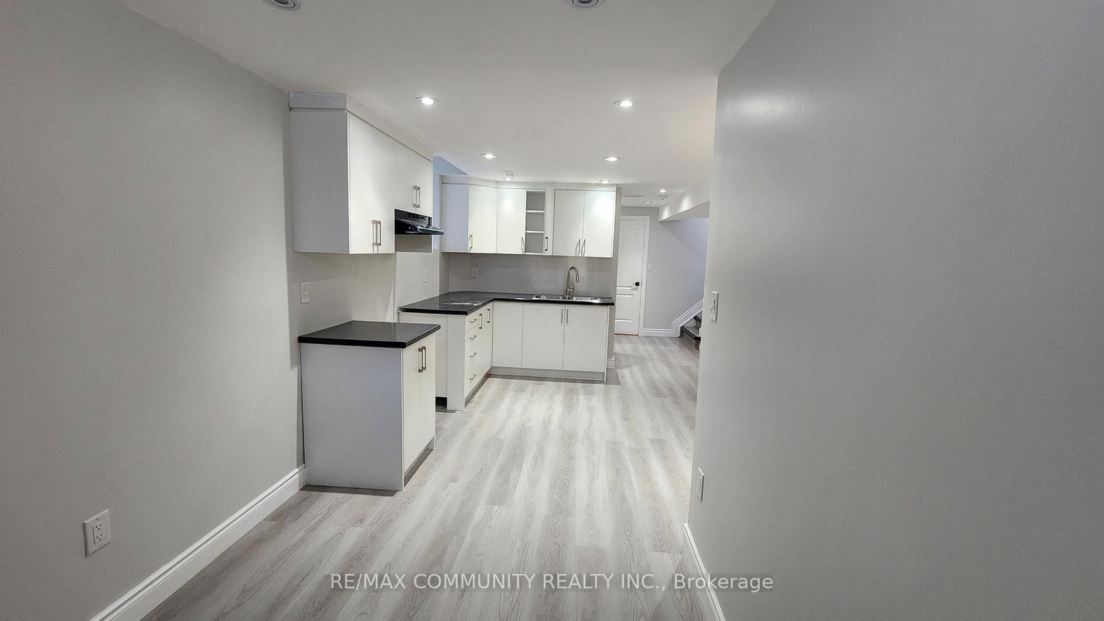 435 Stonegate Avenue, Unit Lower - Photo 5