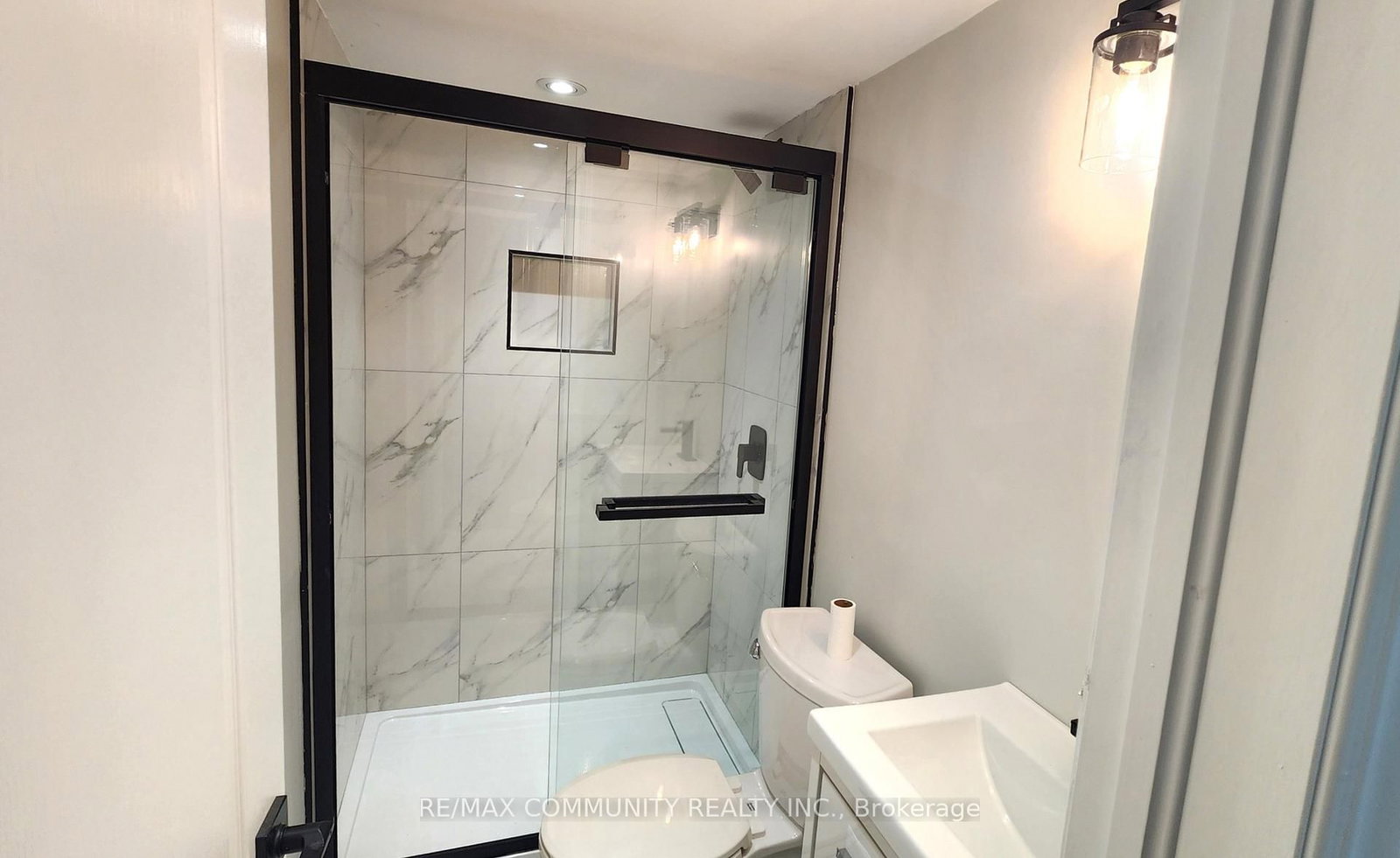 435 Stonegate Avenue, Unit Lower - Photo 7