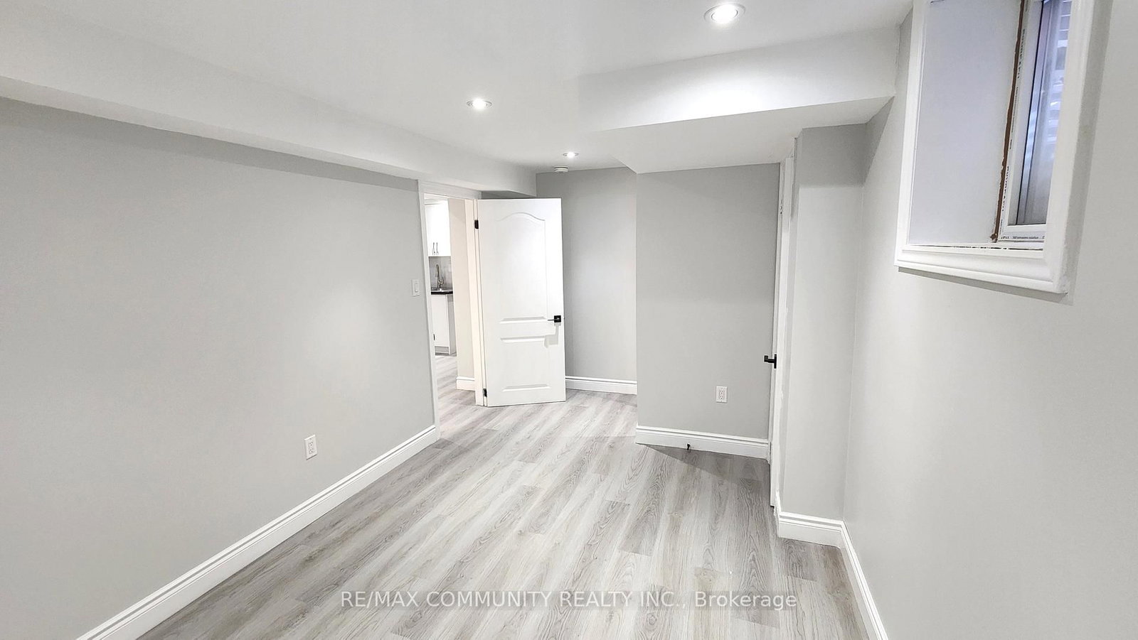 435 Stonegate Avenue, Unit Lower - Photo 9