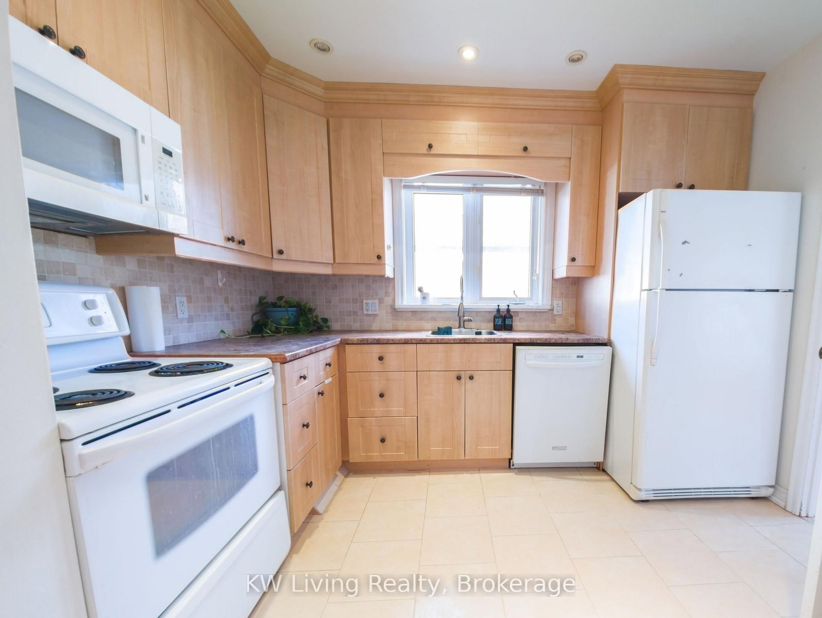 27 Beacham Crescent, Unit Main - Photo 4
