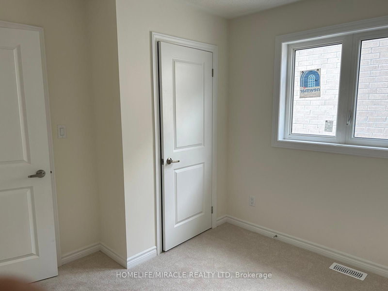 2547 Hibiscus Dr, Pickering, L1X 0M6 | Image 3