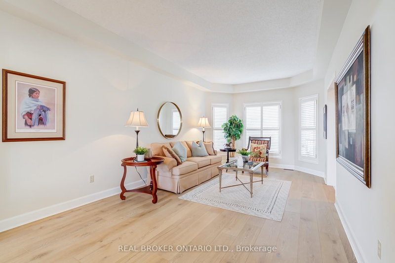 886 Darwin Dr, Pickering, L1X 2P8 | Image 3