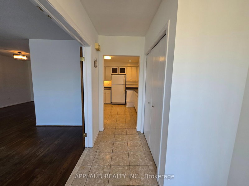Upper - 14 Pitfield Rd, Toronto, M1S 1Y1 | Image 2