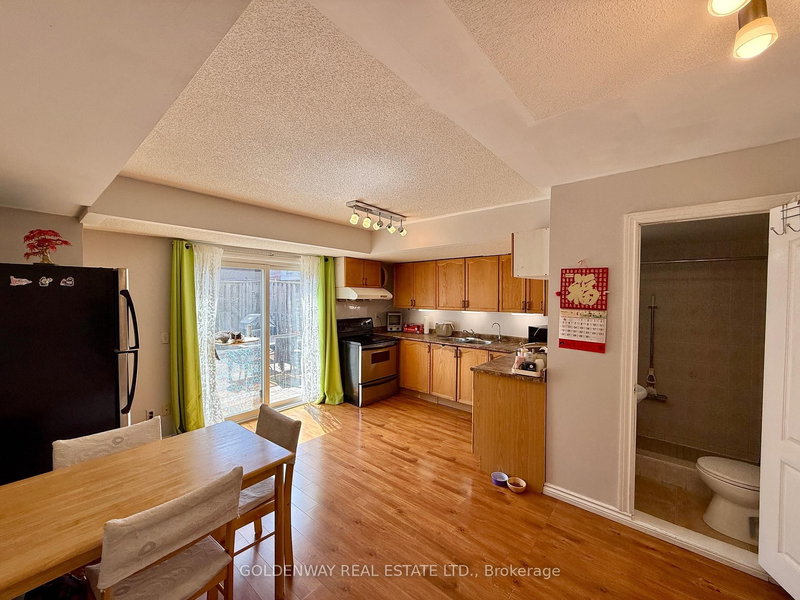 121 Mike Myers Dr, Toronto, M1P 5G4 | Image 2