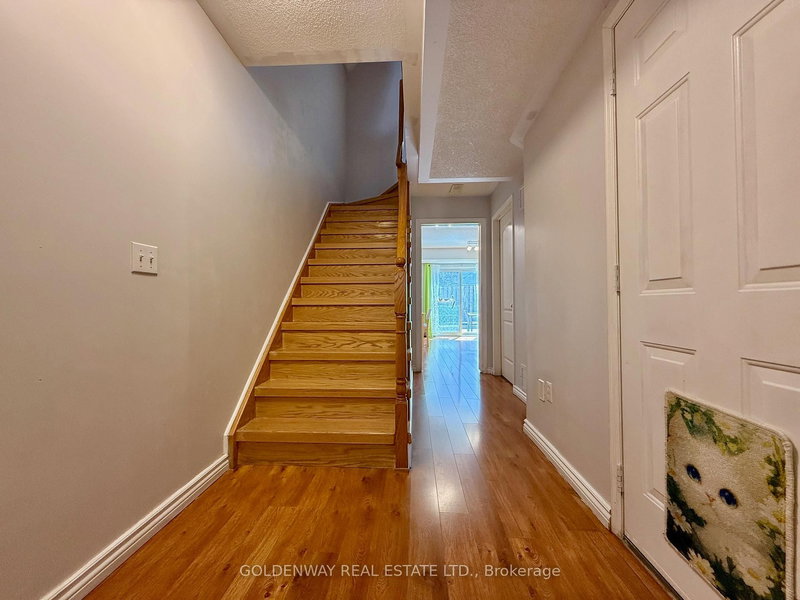 121 Mike Myers Dr, Toronto, M1P 5G4 | Image 3