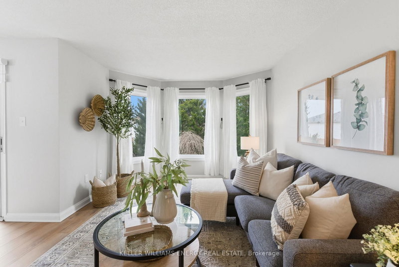 35 Teddington Cres, Whitby, L1R 1S5 | Image 2