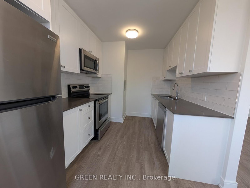 104 - 5 Stag Hill Dr, Toronto, M4B 1K7 | Image 2