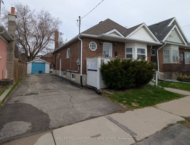Upper - 201 Celina St, Oshawa, L1H 4N7 | Image 2