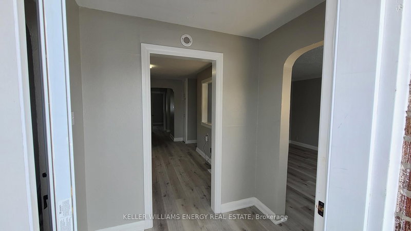 Upper - 201 Celina St, Oshawa, L1H 4N7 | Image 3