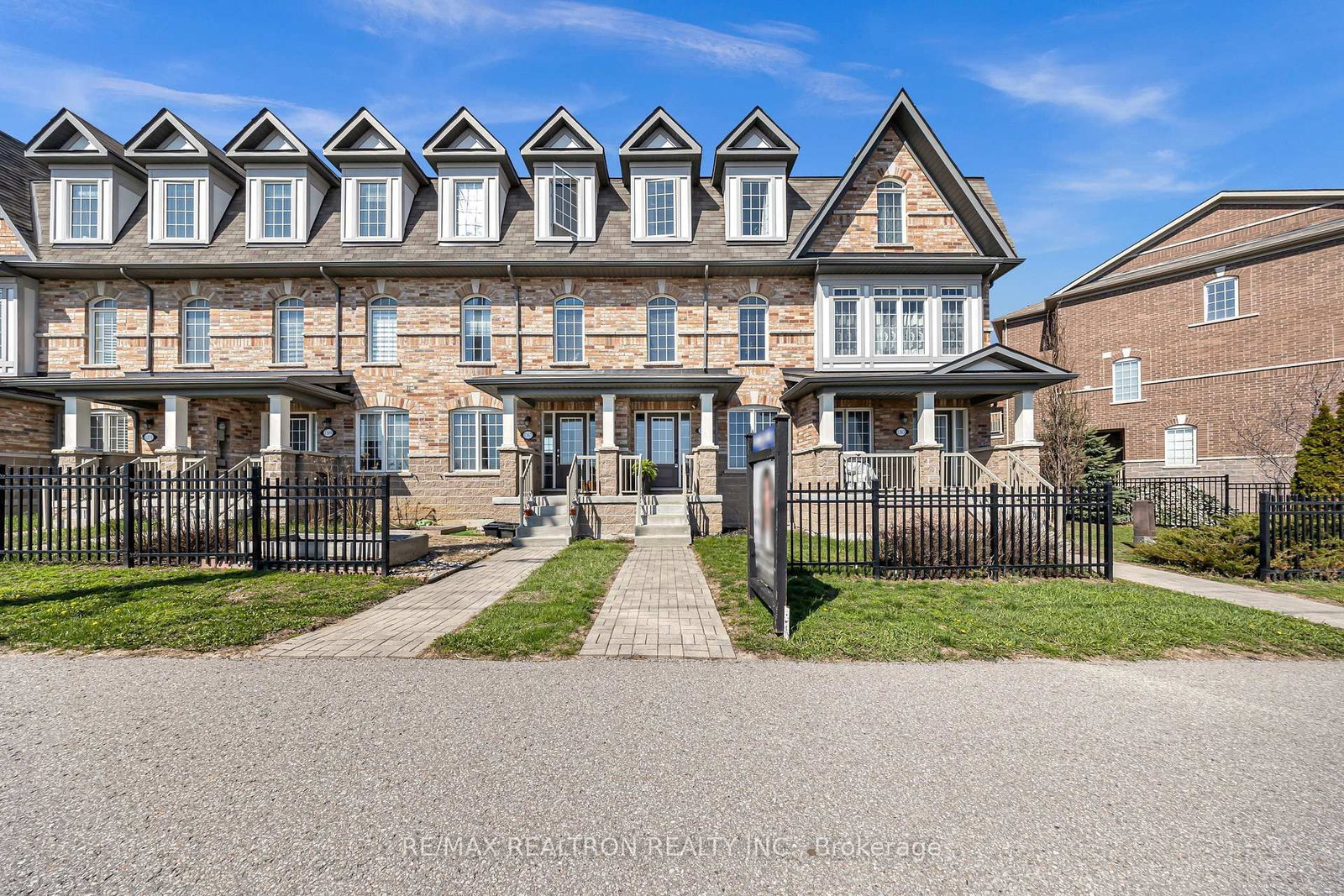 Townhouse for sale at 1365 Salem Road, Ajax, Ontario, L1Z 0R9 - Northeast Ajax - MLS: E13033970